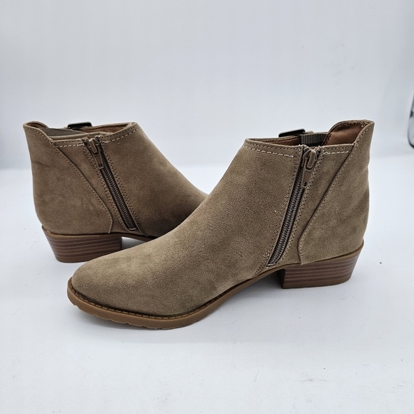NIB Style & Co. Mabel Womens Taupe Almond Toe Faux Suede Ankle Boots Size 6.5 - Picture 6 of 13